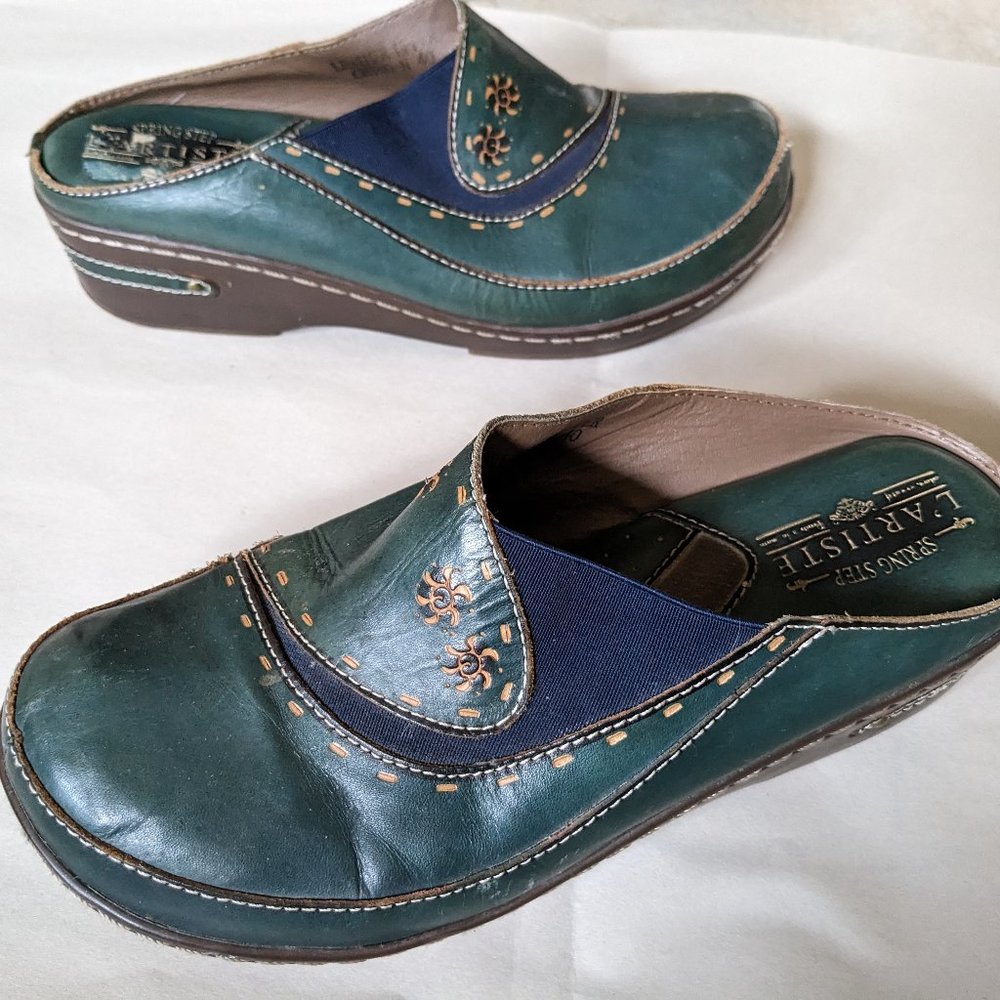 rePosh- Hartiste Women’s Green Leather Clog Mules